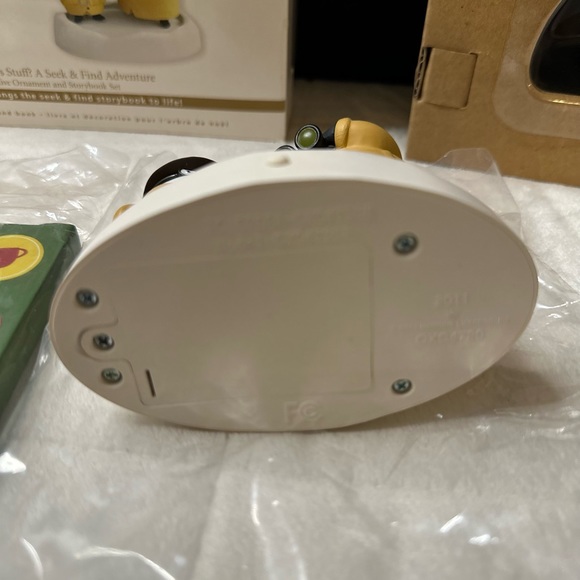 Hallmark Keepsake “Where’s Santa’s Stuff?” Interactive Ornament & Storybook Set - Picture 7 of 11